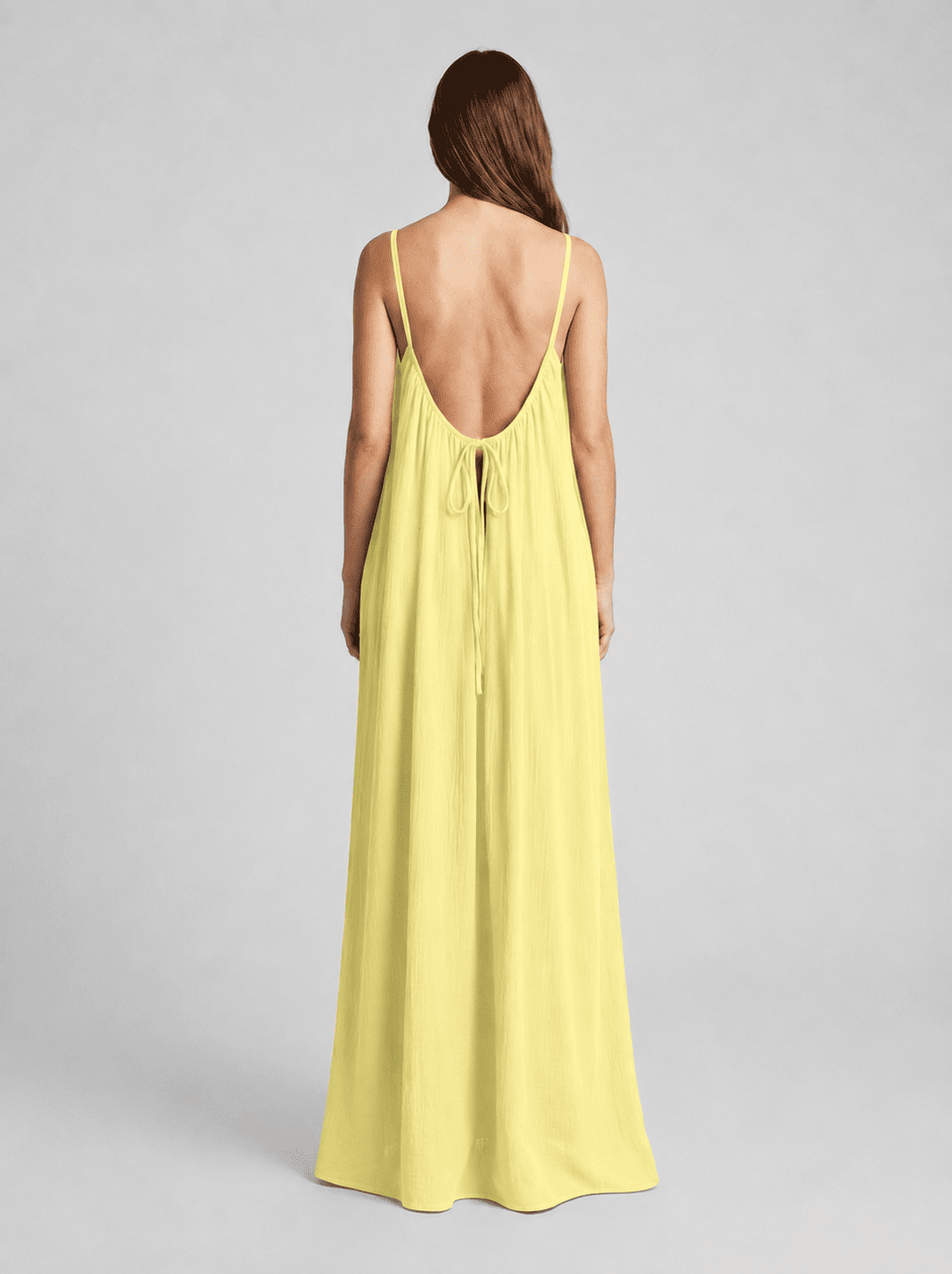 La robe dos nu qui fait tourner les têtes…