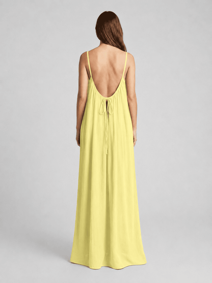 La robe dos nu qui fait tourner les têtes…