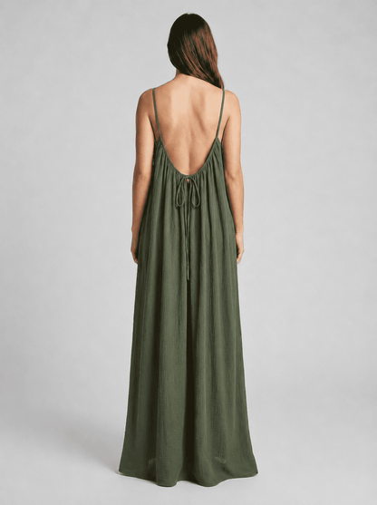 La robe dos nu qui fait tourner les têtes…