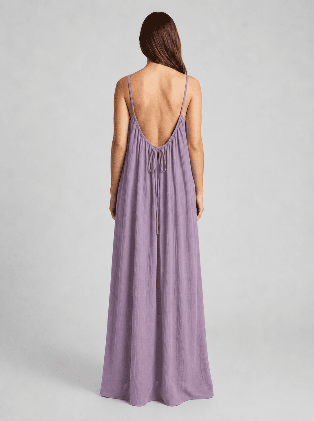 La robe dos nu qui fait tourner les têtes…