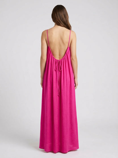 La robe dos nu qui fait tourner les têtes…